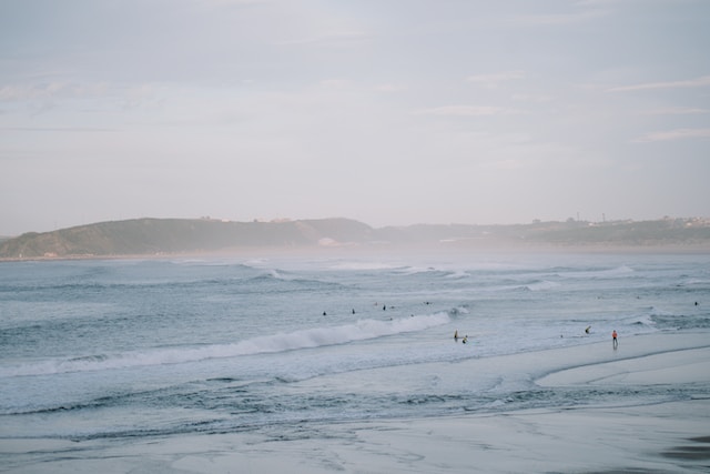 deporte surf asturias en playa