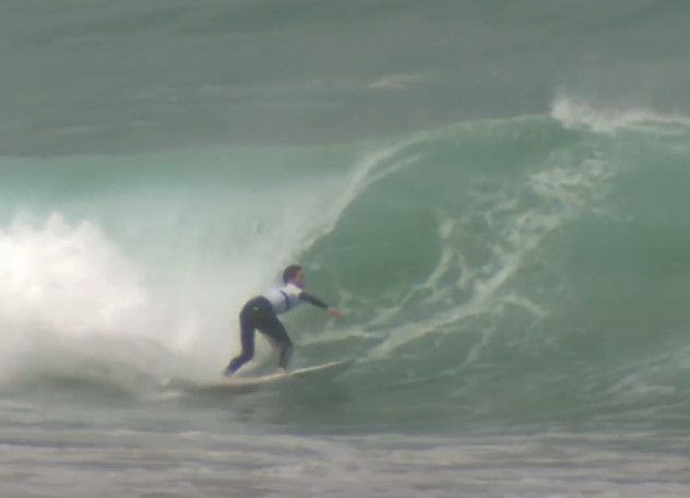 surfista en la playa de Pantín