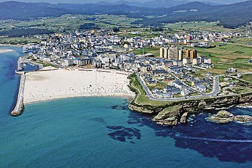 pueblo de foz con sus playas