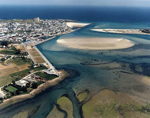 olas en la ría de Foz
