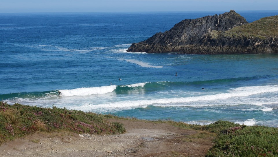 peñón en playa campelo ola para surfear