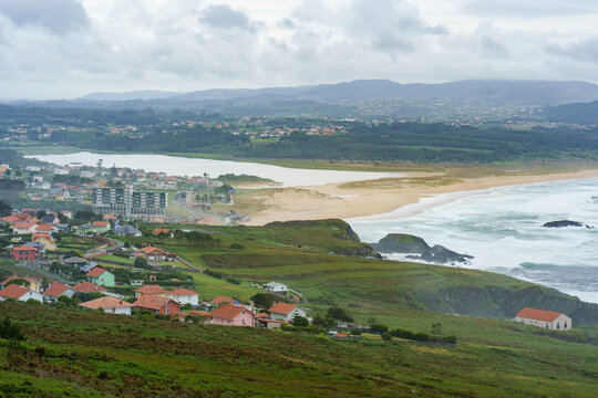 Purblo de Valdoviño olas y surf, mejores playas