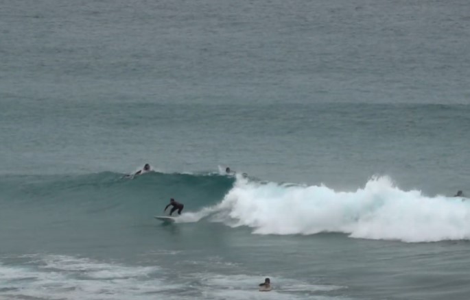 surfer en Valdoviño playa campelo