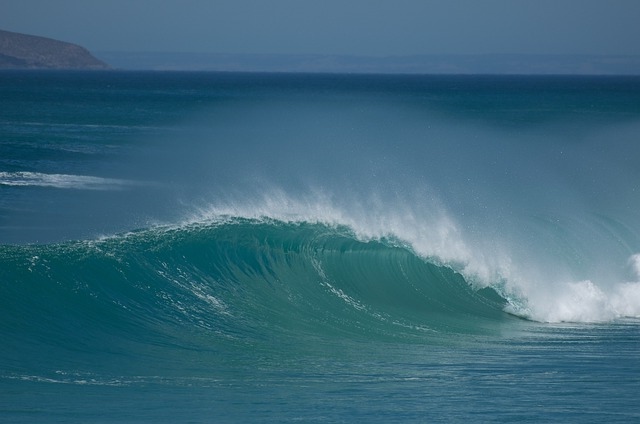 ola de derechas con tubo para hacer surf en Gran Canarias