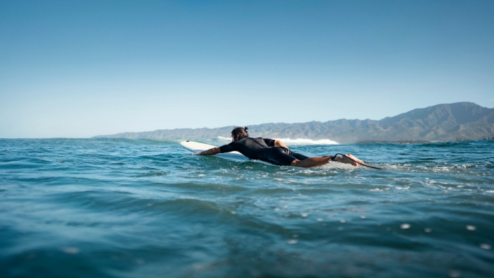 surfer en un spot de surf en Fuerteventura